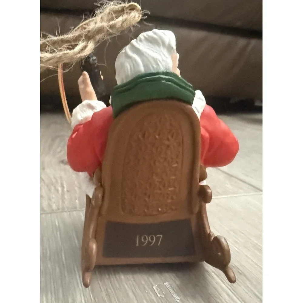 Hallmark Keepsake Ornament Coca Cola Santa Taking A Break 1997 Excellent